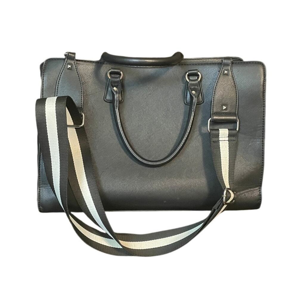 BLON’S Laptop Bag. 16”x11”
(X4)